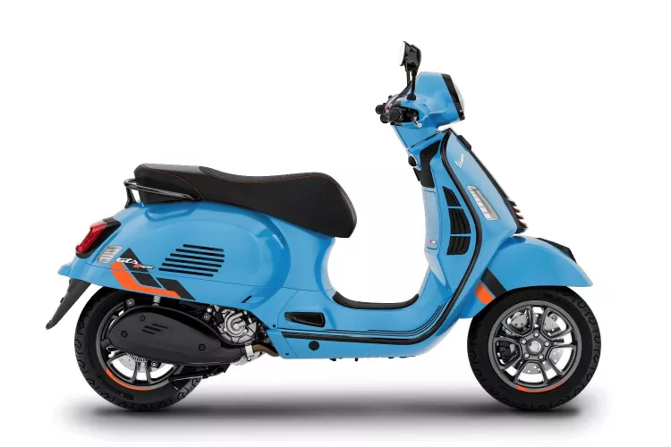 Vespa GTS 300 Super Tech "Black Tech" 